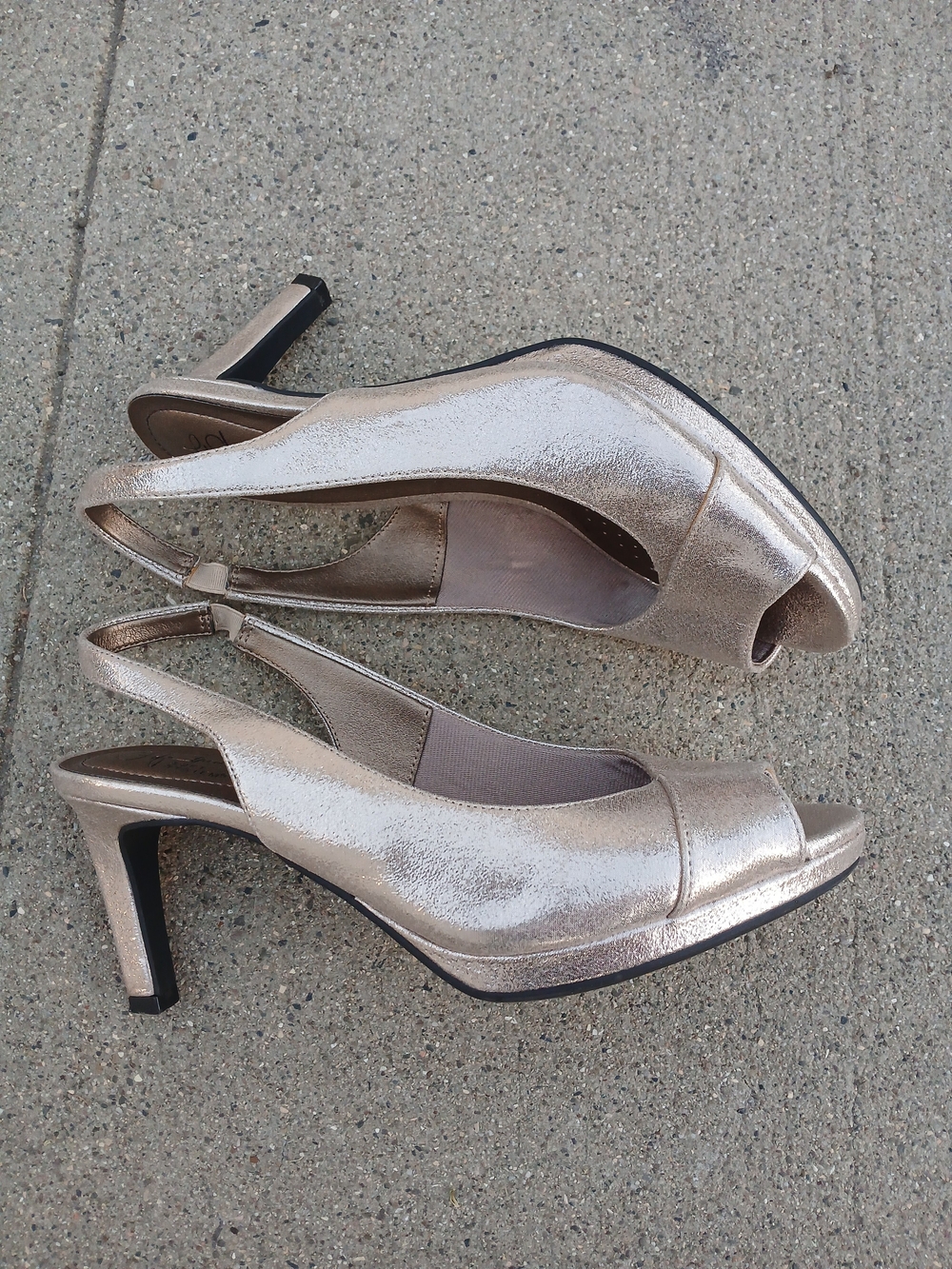 LifeStride Invest Silver Metallic Peep Toe Slingback Heels - Size 9 M